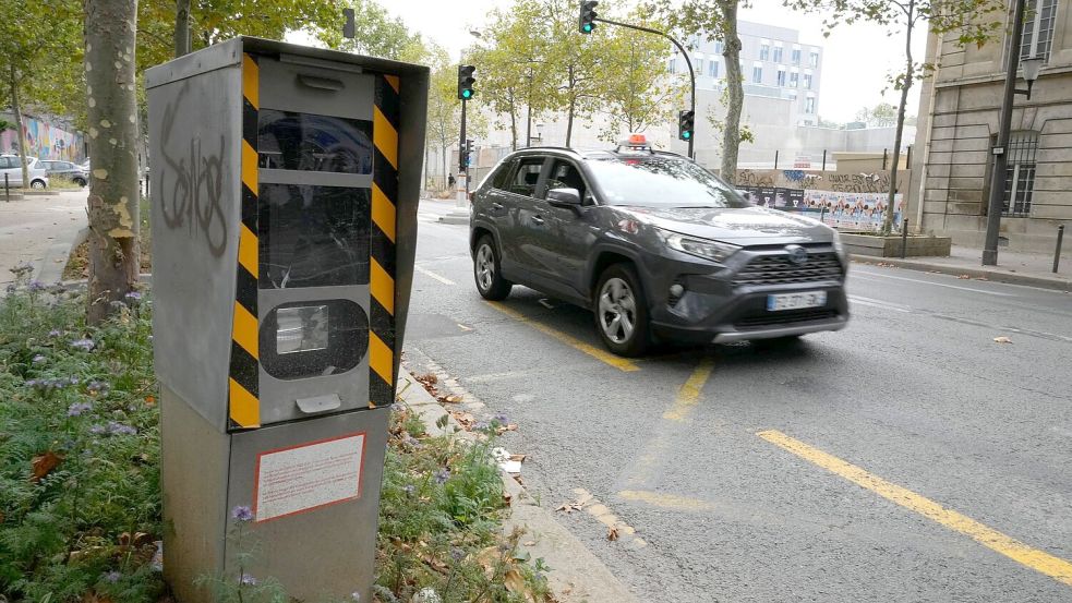 Frankreichs Automobilklub vermutet hinter dem Hochrüsten der Radarfallen staatliche Abzocke (Archivbild). Foto: Francois Mori/AP/dpa