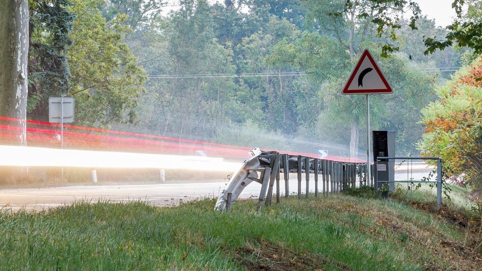 Die fest installierten Blitzer an Frankreichs Straßen sind oft Zielscheibe von Vandalismus (Archivbild). Foto: Philipp von Ditfurth/dpa