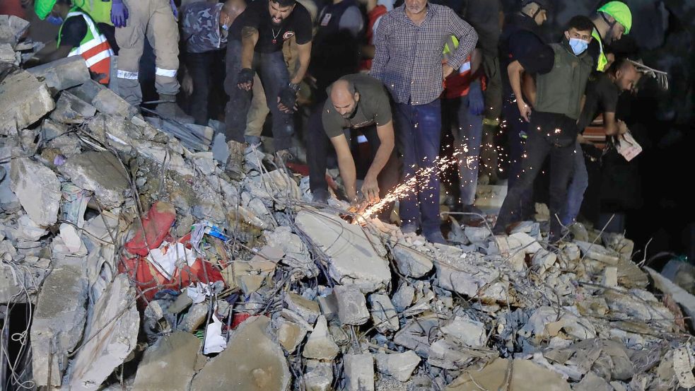 Bei erneuten israelischen Angriffen wurden laut örtlichen Behördenangaben Dutzende Menschen getötet. Foto: Mohammad Zaatari/AP/dpa