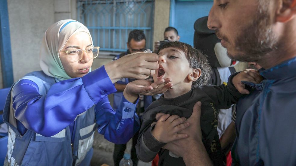 Die WHO fürchtet, dass einige Kinder bei der zweiten Impfrunde im Norden des Gazastreifens nicht mehr erreicht werden können. (Archivbild) Foto: Abed Rahim Khatib/dpa