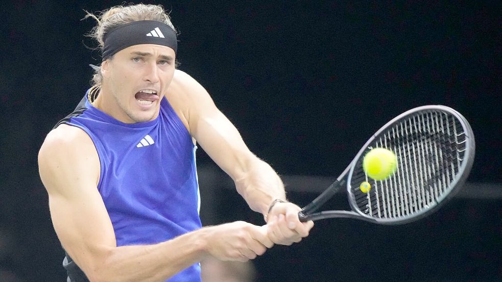 Alexander Zverev ist in Paris weiter auf Siegkurs. Foto: Michel Euler/AP/dpa