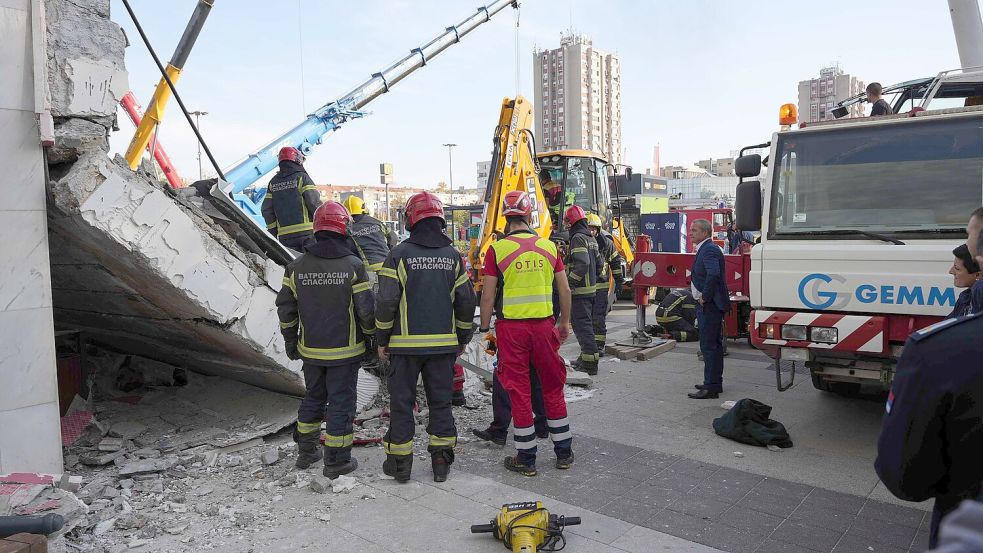 Beim Einsturz des Bahnhofsvordachs in Novi Sad sind 14 Menschen ums Leben gekommen. Foto: -/Interior Ministry of Serbia/AP/dpa