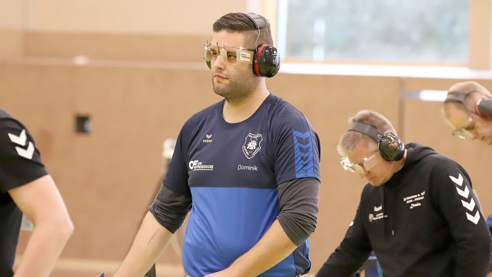 Dominik Deetjen gewann für die Leegmoorer Luftpistolen-Schützen beide Wettkämpfe. Foto: Wilfried Gronewold