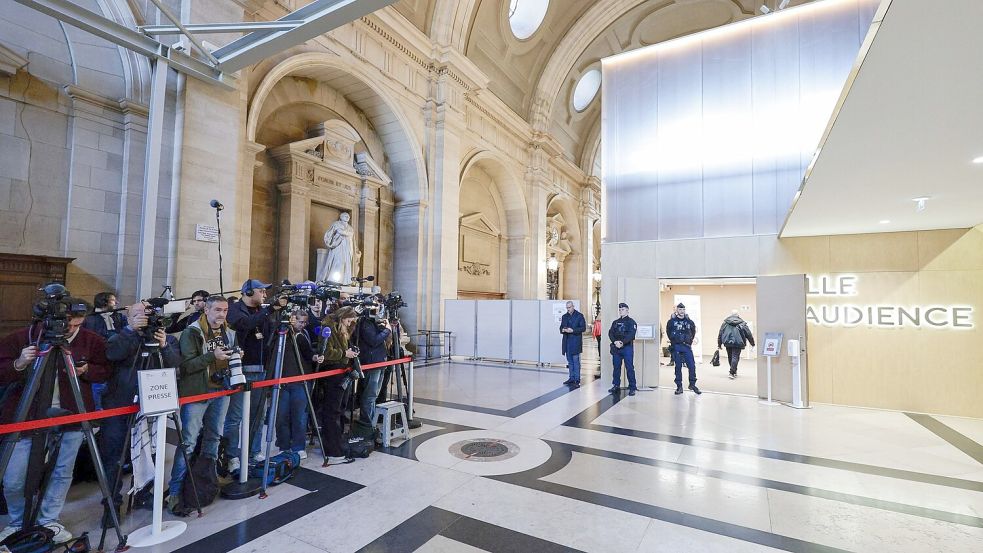 Unter großem Medieninteresse hat in Paris der Prozess um den Mord an dem Lehrer Samuel Paty begonnen. Foto: Stephane De Sakutin/AFP/dpa