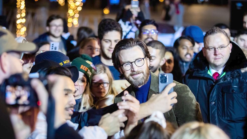 Chris Evans erinnert sich gern an seine früheren Weihnachtstraditionen mit seinen Geschwistern zurück. (Archivbild) Foto: Christoph Soeder/dpa