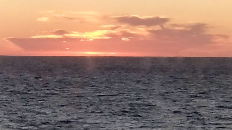 Mit seinem Foto „Wolkenschiff am Horizont“ sicherte sich Joachim Freimuth aus Ihlow den Titel im September.