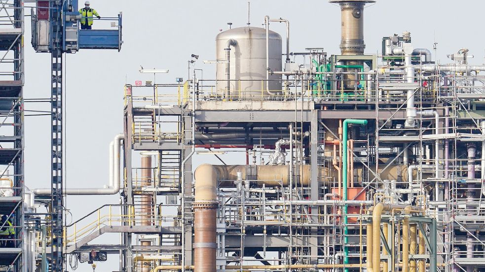 Die Stimmung in der deutschen Chemischen Industrie ist deutlich gestiegen. Foto: Uwe Anspach/dpa