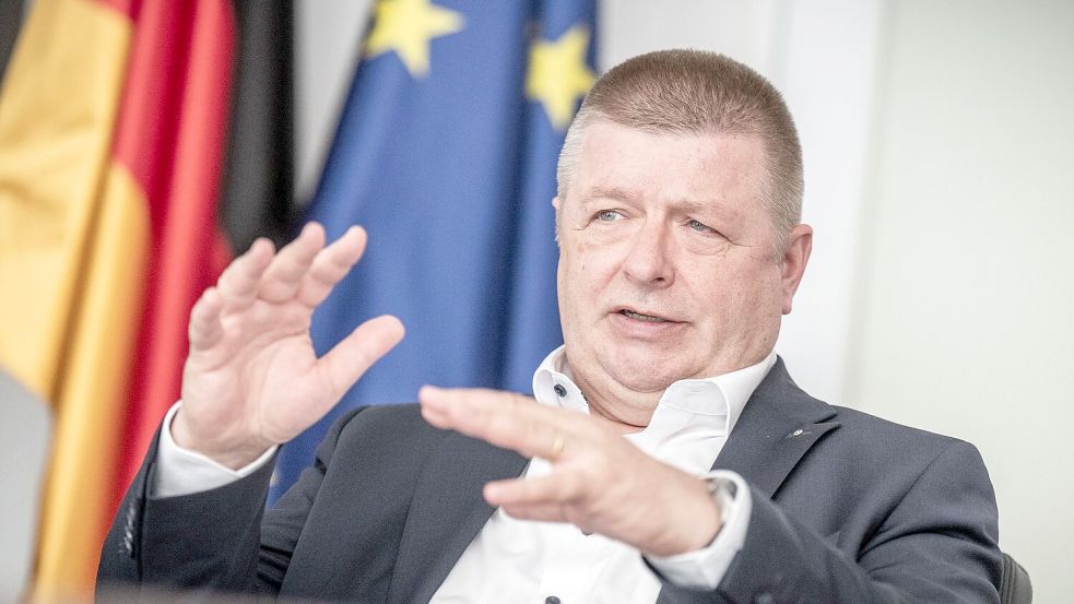 Thomas Haldenwang, Präsident des Bundesamt für Verfassungsschutz, sieht in rechtsextremistischen Bestrebungen aktuell die größte Gefahr für die Demokratie in Deutschland. (Archivfoto) Foto: Michael Kappeler/dpa