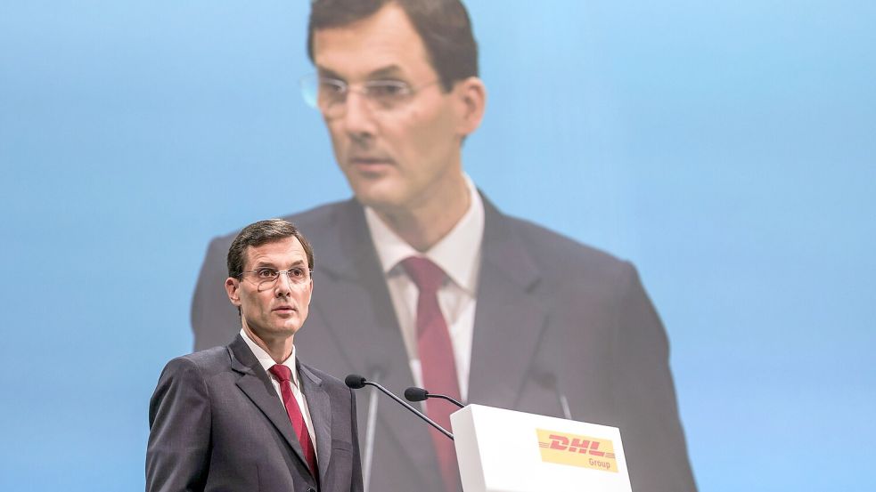 Für den Chef des Post-Konzerns DHL, Tobias Meyer, ist der Porto-Vorschlag der Bundesnetzagentur zu gering. (Archivbild) Foto: Oliver Berg/dpa