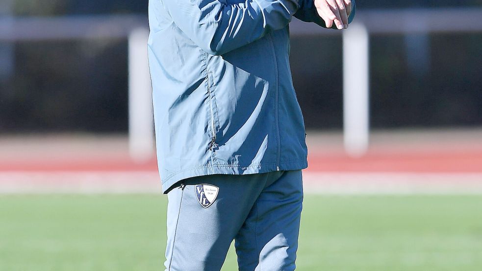 Hat schon einige Stunden seines Lebens auf dem Trainingsplatz verbracht: Dieter Hecking. Foto: IMAGO/Revierfoto