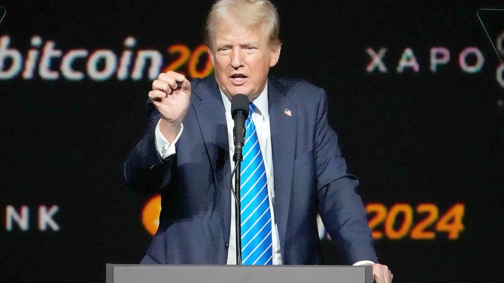 Der Kurs des Bitcoins hat erstmals die Schwelle von 80.000 US-Dollar überschritten - auch weil von Donald Trump krypto-freundliche Politik erwartet wird. (Archivbild) Foto: Mark Humphrey/AP/dpa