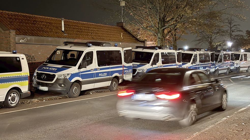 Bei einer Großrazzia in Emden wurde ein Café durchsucht. Foto: Redaktion