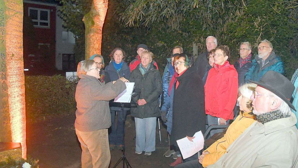 Unter anderem trat bei der Gedenkfeier der Projketchor 9. November auf. Foto: Gerd-Arnold Ubben