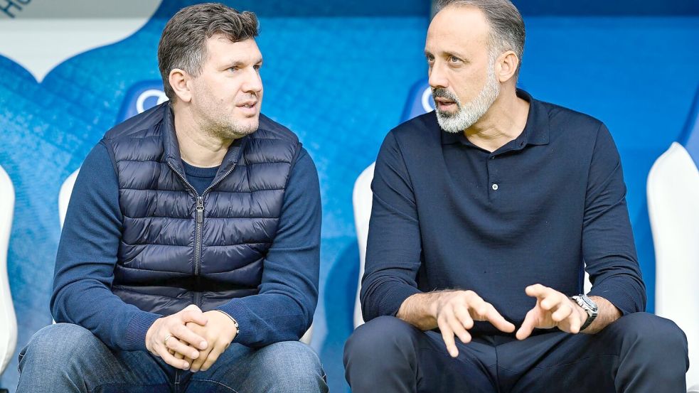 Sportchef Andreas Schicker (l): Für ihn geht es bei der TSG ohne Pellegrino Matarazzo weiter. Foto: Uwe Anspach/dpa