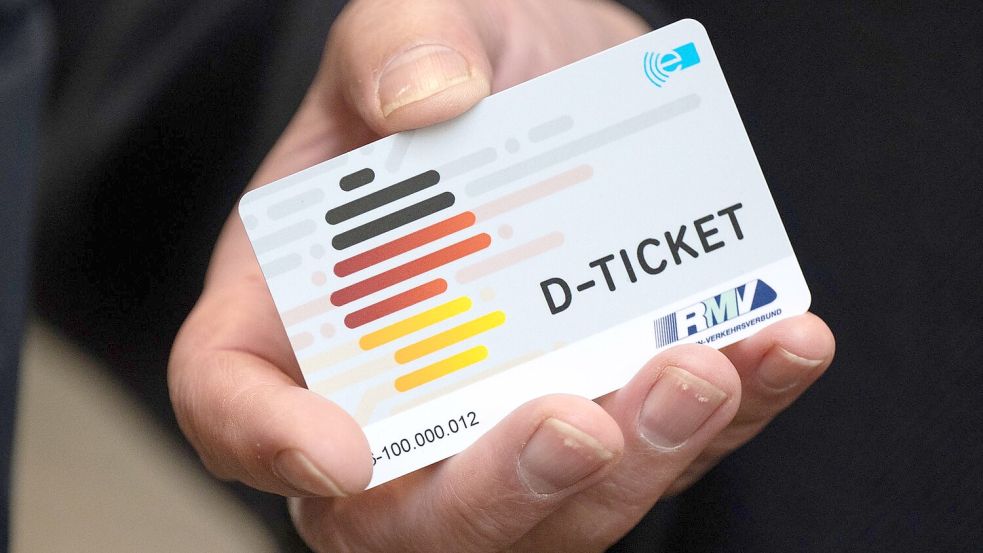 Die Finanzierung des Deutschlandtickets muss noch gesichert werden. Foto: Boris Roessler/dpa