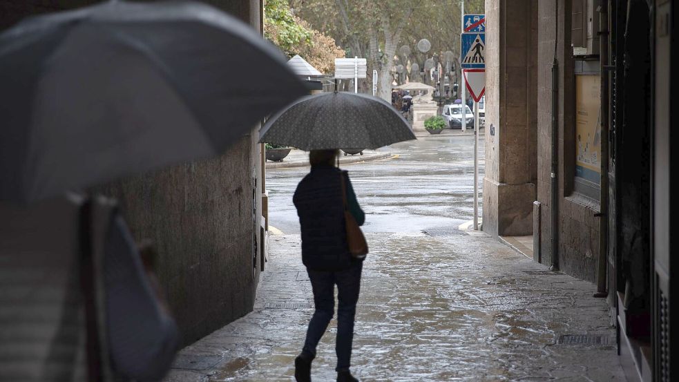 Auf Mallorca verzog sich das neue Unwetter nach heftigem Regen schnell wieder. Foto: Clara Margais/dpa