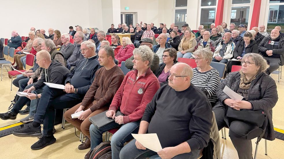 Das Interesse an der Ausschusssitzung war groß. Foto: Holger Jannsen