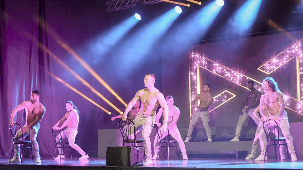 Vor rund 600 Besucherinnen präsentierten die Chippendales durchtrainierte Körper und ausgefeilte Choreografien. Foto: Helmut Vortanz