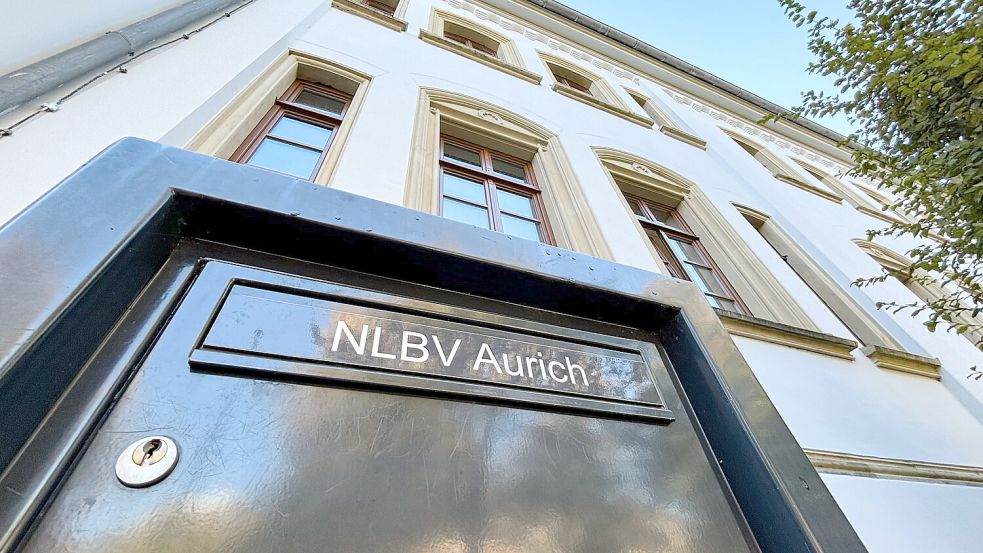 Das Landesamt für Bezüge und Versorgung, NLBV, hat seinen Sitz am Auricher Schlossplatz.Foto: Romuald Banik