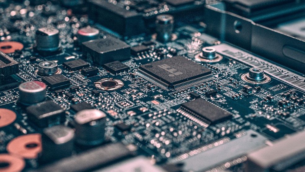 Deutsche Unternehmen fühlen sich bei Software und Anwendungen, aber auch bei generativer KI, Hardware und Infrastruktur abhängig. Foto: Unsplash/Alexandre Debieve