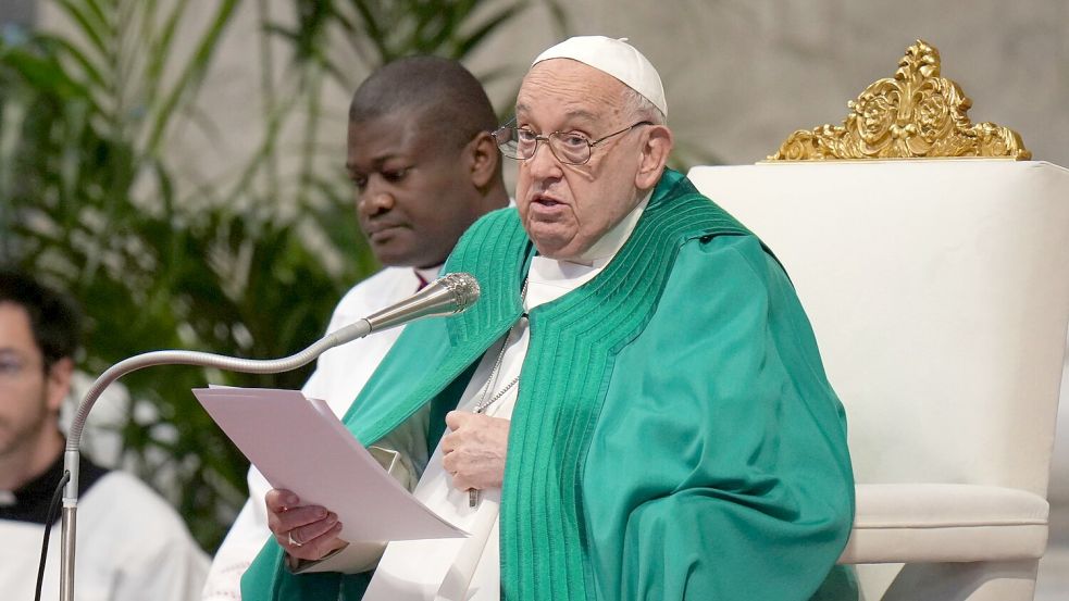 Papst Franziskus hat eine Untersuchung des Völkermordvorwurfs gegen Israel wegen der Kriegsführung im Gazastreifen gefordert. Foto: Alessandra Tarantino/AP/dpa