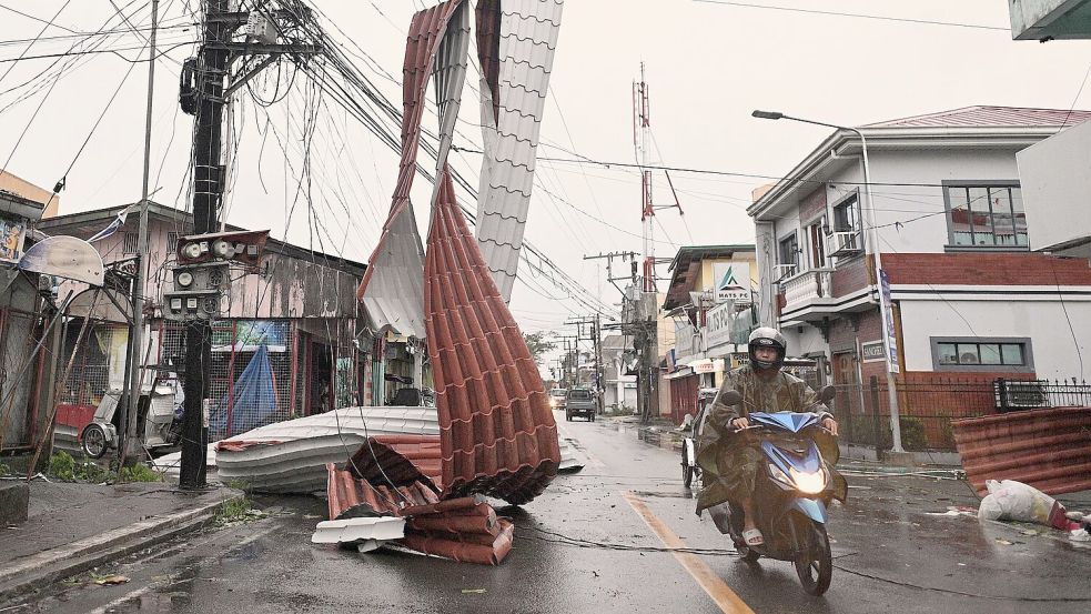 Schon wieder hat ein heftiger Sturm auf den Philippinen für Zerstörung gesorgt. Foto: Noel Celis/AP