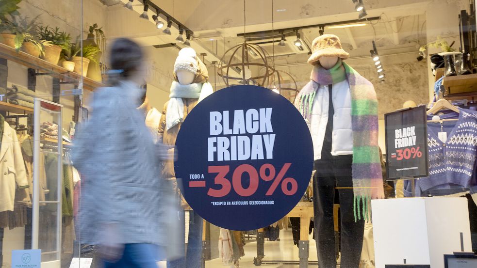 Am Black Friday 2024 gibt es wieder viele Angebote – aber Achtung, nicht jeder Deal ist ein guter. Foto: dpa/Clara Margais