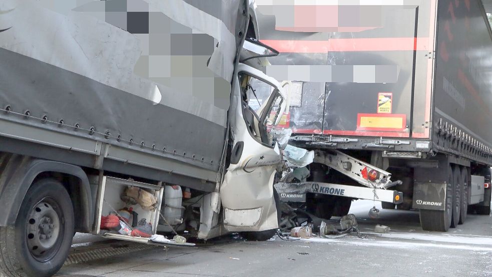 Bei einem heftigen Unfall auf der A1 in Wildeshausen ist am Montagnachmittag der Fahrer eines Transporters schwer verletzt worden. Foto: Nonstopnews