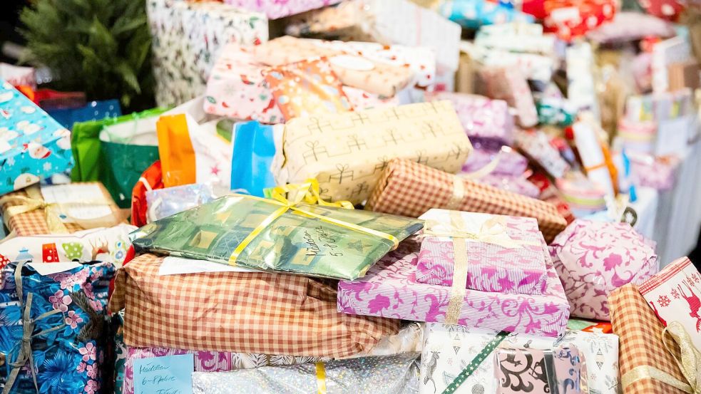 Schuldenbremse für GeschenkeKonsumenten wollen Weihnachts-Etat nicht aufstocken. Foto: Christoph Soeder/dpa