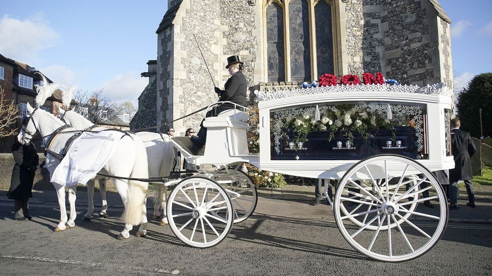 Die Trauerfeier fand in dem kleinen Ort Amersham in der Grafschaft Buckinghamshire nordwestlich von London statt Foto: Andrew Matthews/PA Wire/dpa