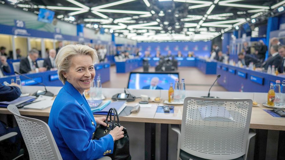 Nun kann von der Leyen lachen - ihr Vorschlag wurde angenommen. (Archivbild) Foto: Kay Nietfeld/dpa