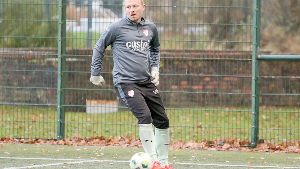 Bei seinen drei Torwart-Einsätzen wurde Hendrik Schulz in der Bezirksliga bisher kaum gefordert.  Fotos: Helmut Vortanz