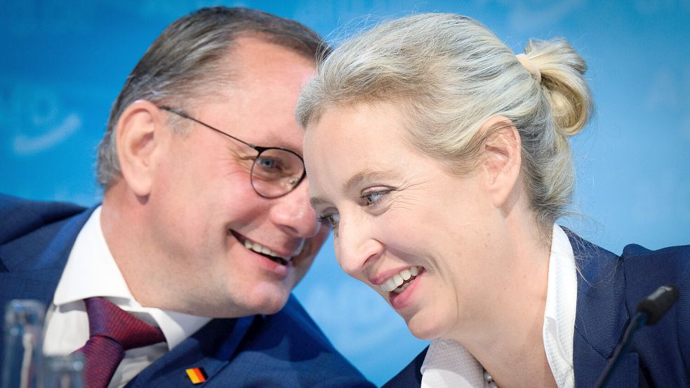 Wähnen sich obenauf: Tino Chrupalla und Alice Weidel, das Führungsduo der AfD. Foto: dpa/Bernd von Jutrczenka