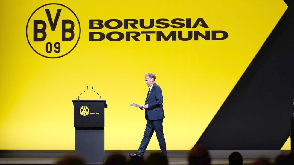 BVB-Geschäftsführer Hans-Joachim Watzke rechnete vor, dass bei der Mitgliederversammlung nur 0,25 Prozent der 215.000 Mitglieder gegen die Partnerschaft mit Rheinmetall gestimmt hätten. Foto: Bernd Thissen/dpa