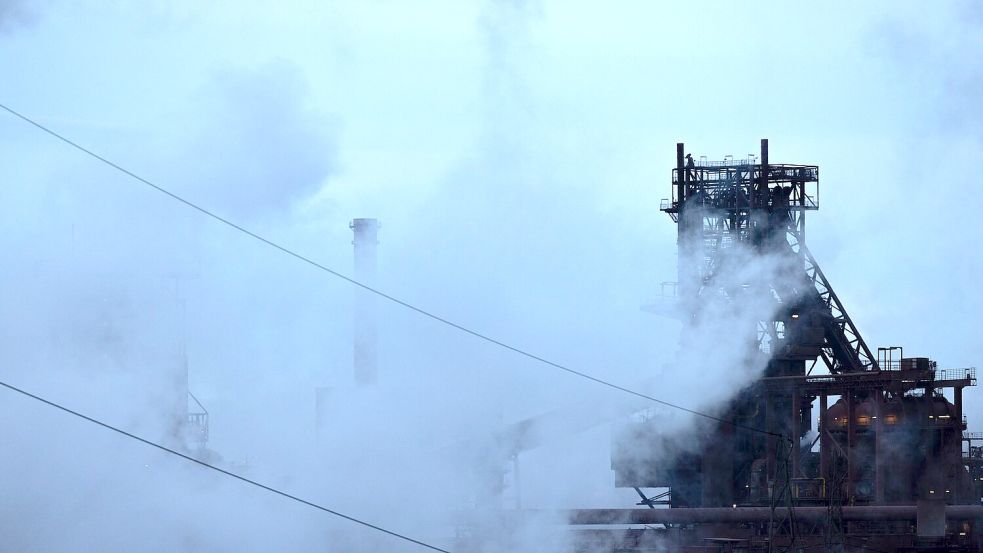 Mit dem Stellenabbau reagiert das mehrheitlich dem Industriekonzern Thyssenkrupp gehörende Unternehmen auf die Nachfrageschwäche am Stahlmarkt. (Archivbild) Foto: Rolf Vennenbernd/dpa