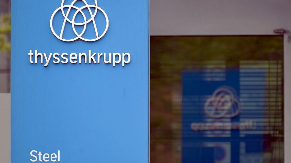 Man wolle für möglichst viele Beschäftigte langfristige Perspektiven schaffen, sagt Thyssenkrupps Stahlchef Dennis Grimm. (Archivbild) Foto: Federico Gambarini/dpa