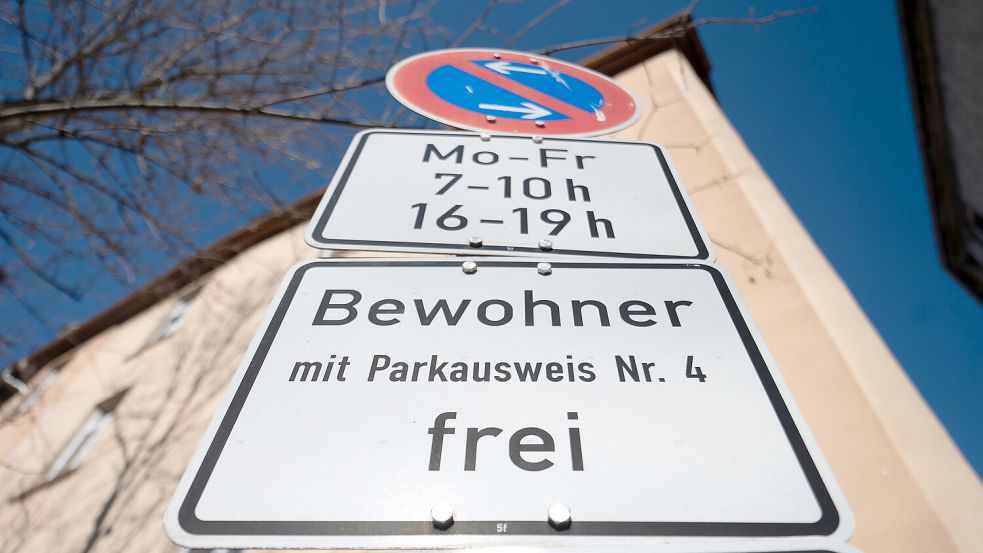 Besondere Parkausweise werden in Norden deutlich teurer. Foto: DPA