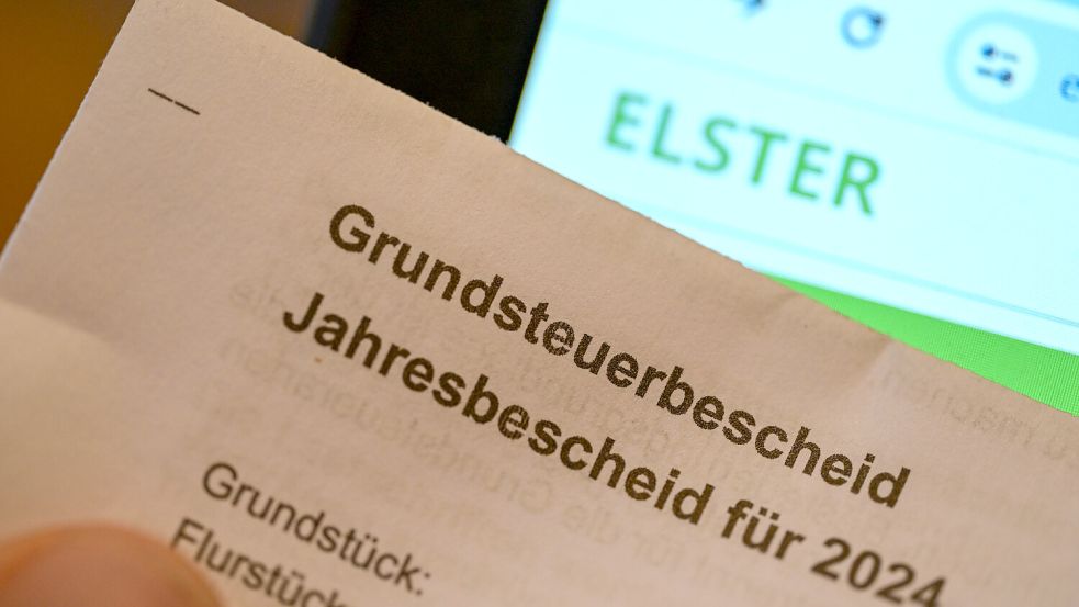 Wenn Eigentümer in Südbrookmerland demnächst ihre Grundsteuerbescheide erhalten, wird es bei einigen ein böses Erwachen geben. Foto: Bernd Weißbrod/DPA