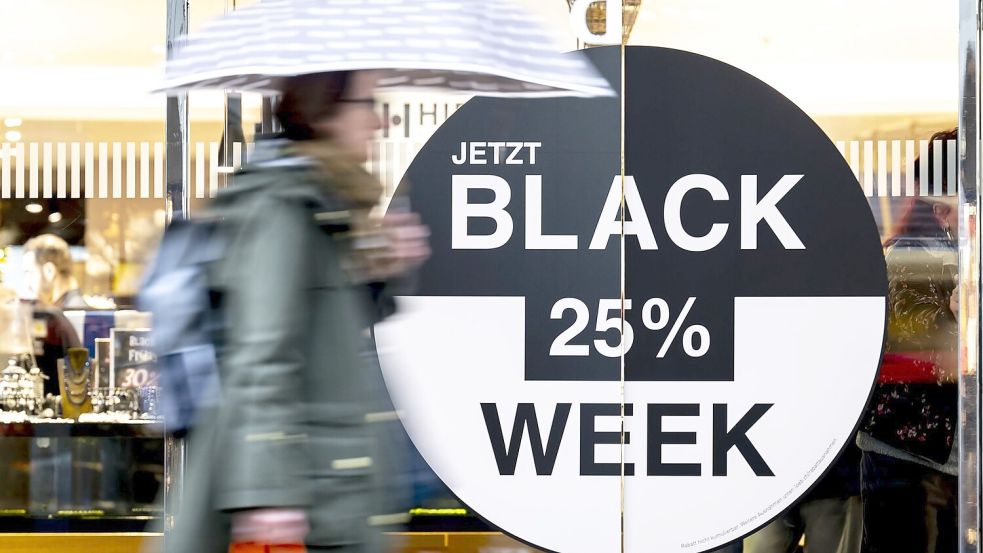 Cyberkriminalitätsexperten warnen Verbraucher vor Betrügern beim Black Friday. Foto: Anthony Anex/KEYSTONE/dpa