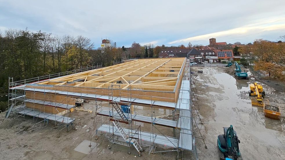 Der Rohbau des neuen Aldi-Marktes in Marienhafe steht. Foto: privat