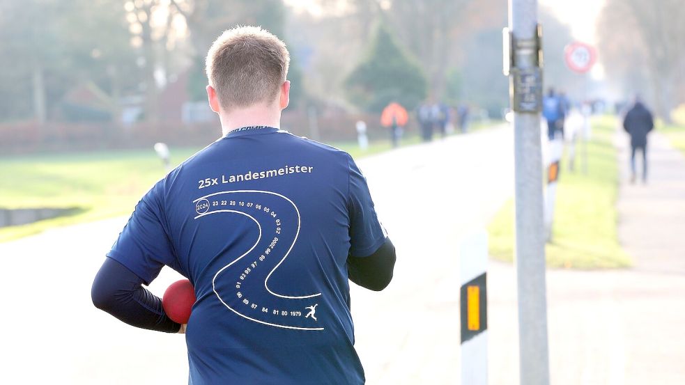 Pfalzdorf ist auf dem besten Weg zur 26. Landesmeisterschaft. Gegen Leerhafe gewann der Titelverteidiger mit 17 Würfen. Foto: Wilfried Gronewold