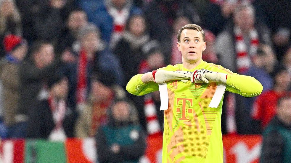 Frühes Arbeitsende nach dem ersten Platzverweis als Profi: Manuel Neuer. Foto: Tom Weller/dpa