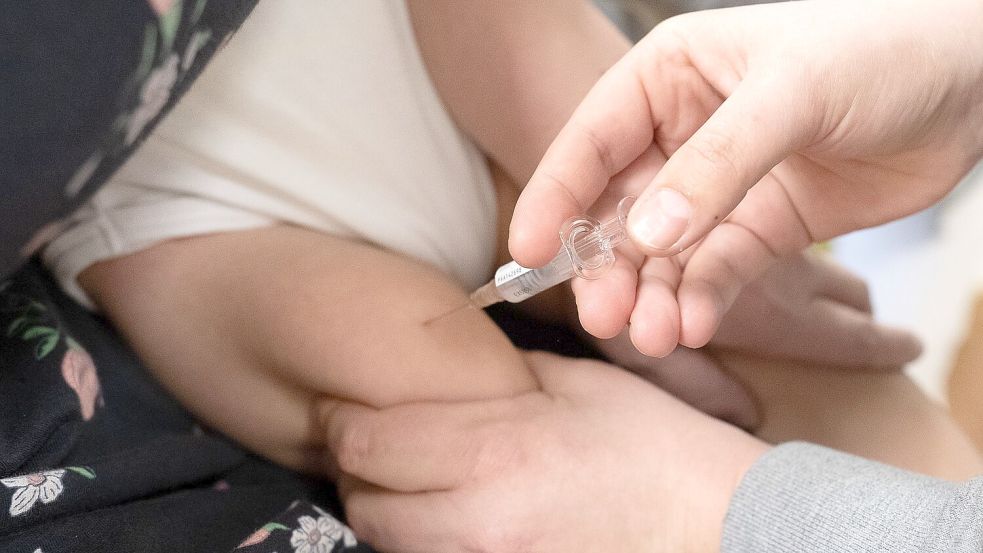 Die Polio-Impfung gehört in Deutschland zu einer der Standardimpfungen bei Säuglingen (Symbolbild). Foto: Swen Pförtner/dpa