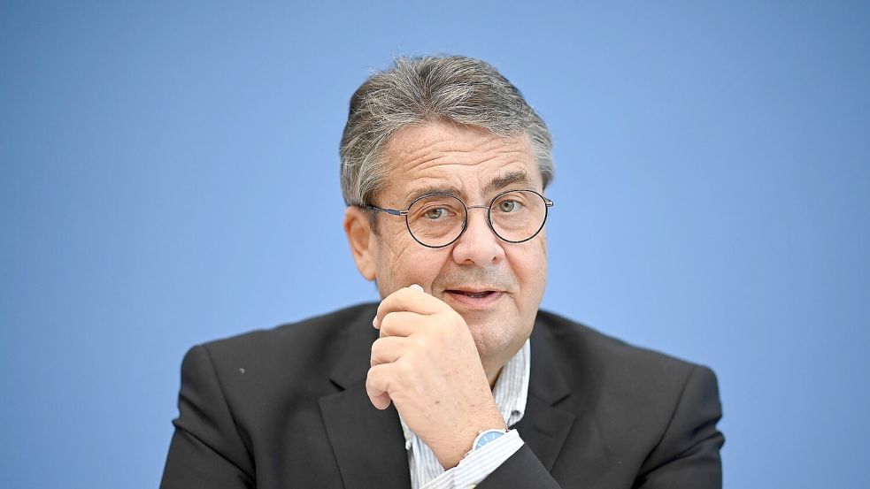 Sigmar Gabriel spricht im Jahr 2020 bei einer Pressekonferenz. Foto: Britta Pedersen/dpa-Zentralbild/dpa