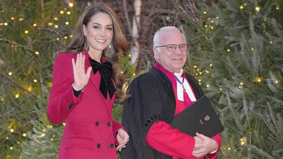 Kate (l.) organisiert den Gottesdienst seit einigen Jahren. Foto: Kin Cheung/AP