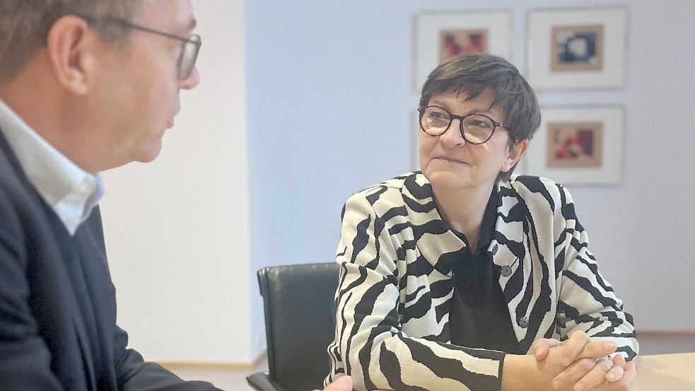 Saskia Esken beim Interview in der SPD-Parteizentrale in Berlin. Foto: NOZ