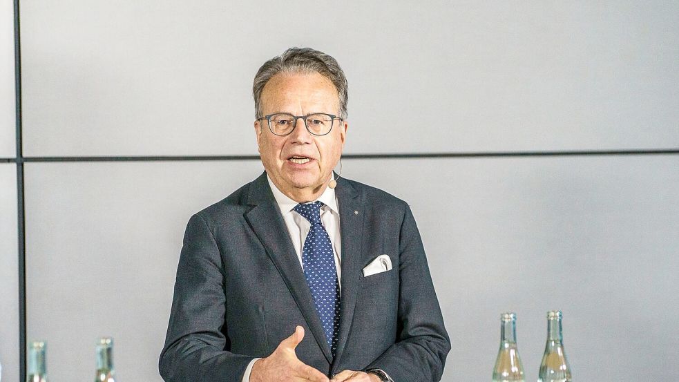 Der frühere Chef der Bundesagentur für Arbeit, Frank-Jürgen Weise, zieht in den Aufsichtsrat des Stahlherstellers Thyssenkrupp Steel ein. Foto: Andreas Arnold/dpa