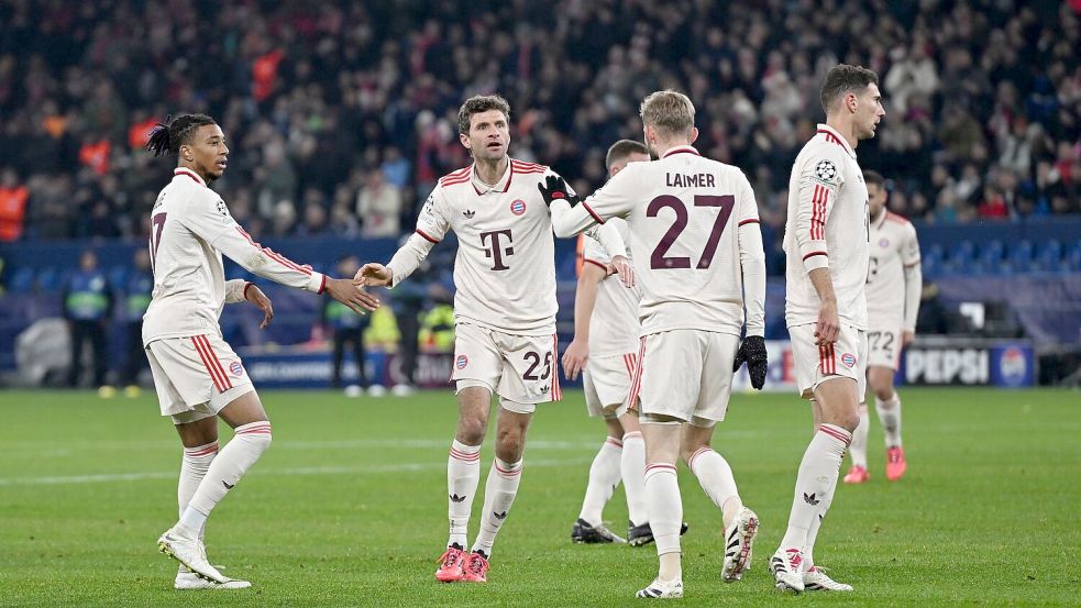 Den Bayern gelang auf Schalke der dritte Königsklassen-Sieg in Serie Foto: David Inderlied/dpa