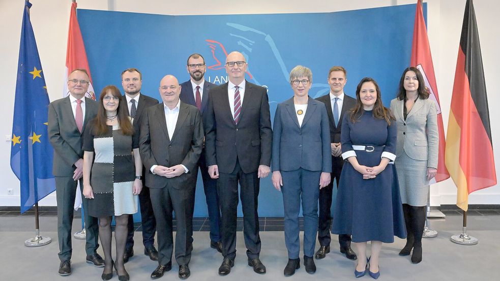 Das Kabinett aus SPD und BSW in Brandenburg steht - die Regierung ist Neuland in Deutschland. Foto: Michael Bahlo/dpa