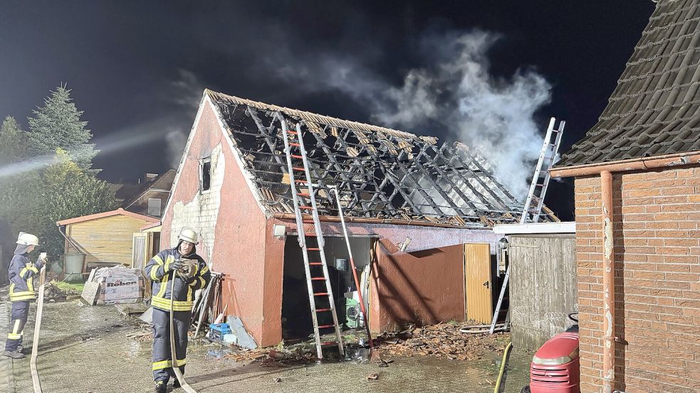 Der Schuppen wurde durch das Feuer völlig zerstört. Foto: Holger Janssen